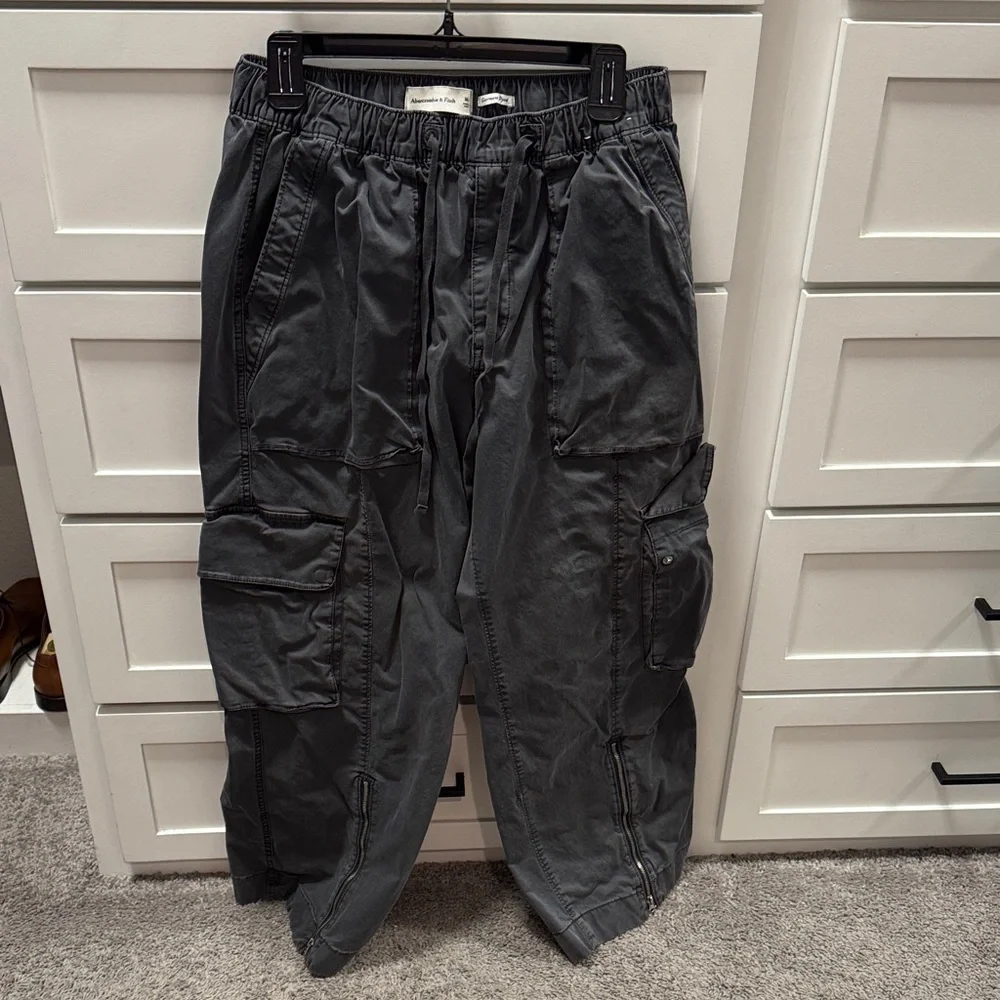 Abercrombie & Fitch Dark Gray Cargo Pants - Picture 1 of 3